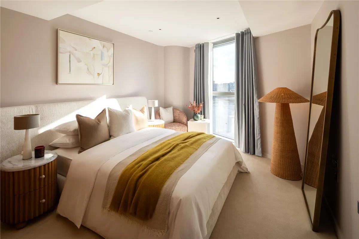 1 bed property in Lots Road, London